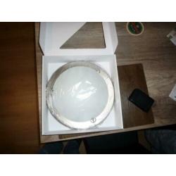 2 plafond lampen nog nieuw in de doos