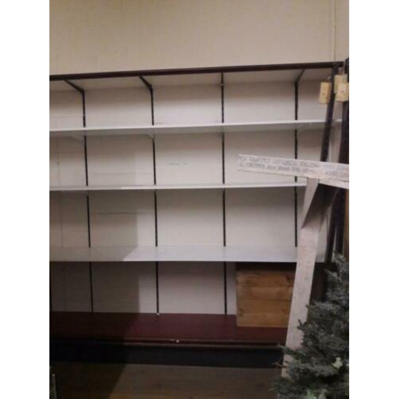 Wandrekken (evt voor in een winkel) met achterwand, stevig!