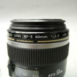 EOS met Canon 2.8/60 mm Macro