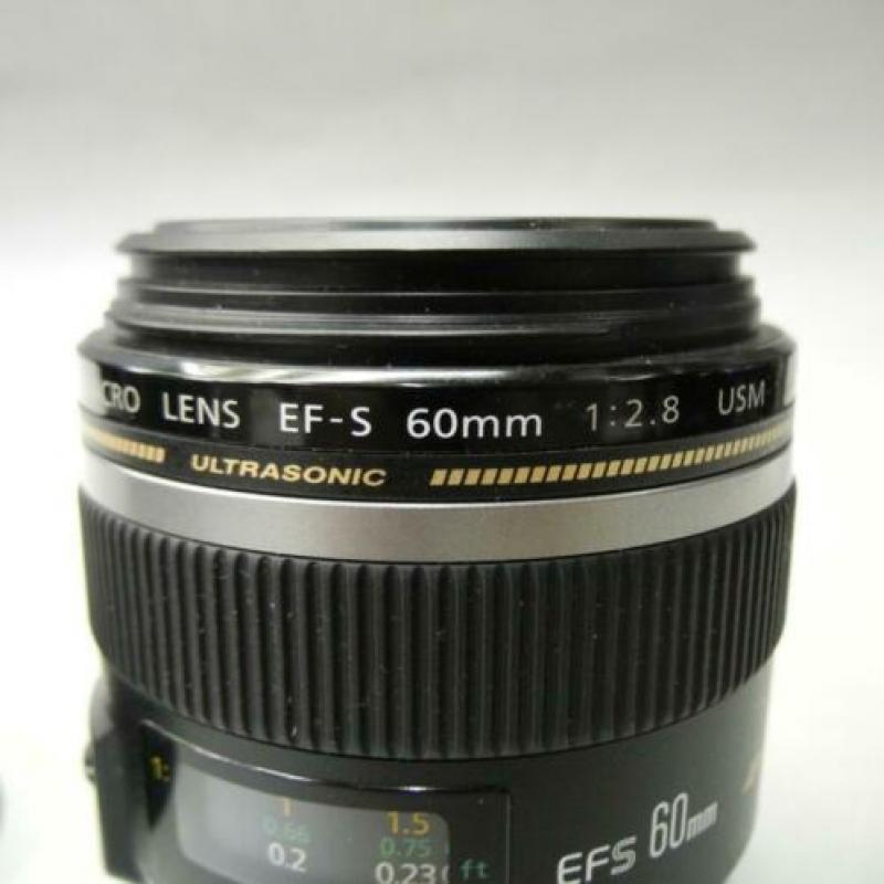 EOS met Canon 2.8/60 mm Macro