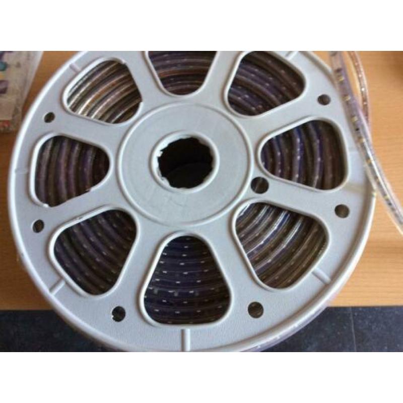 Ledstrip 100mtr 220 v met 7 aansluitsnoeren nieuw