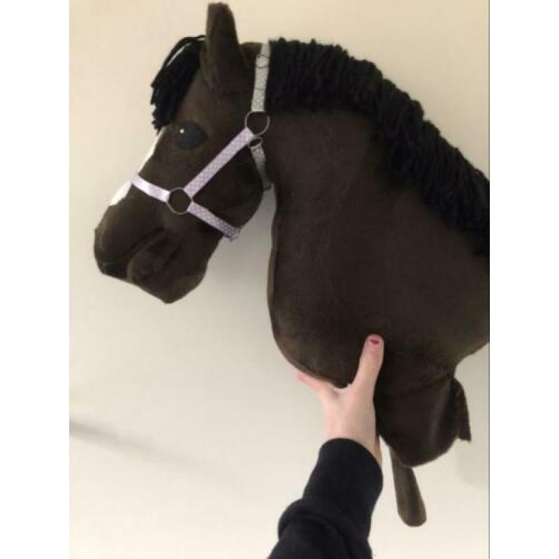 Hobbyhorse, stokpaard. Incl halster, halstertouw en vulling