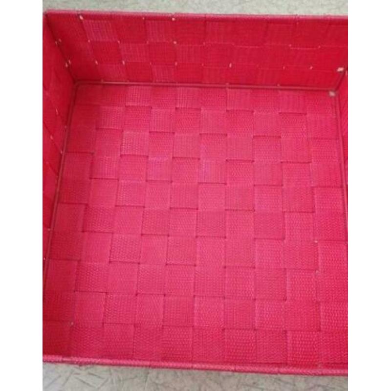 3 vierkante roze manden