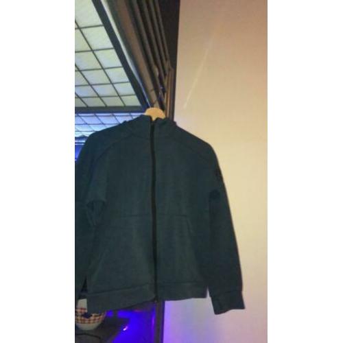 Heel mooi Adidas vest maat 152