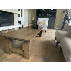 Prachtig landelijke salontafel van eiken hout, als nieuw!