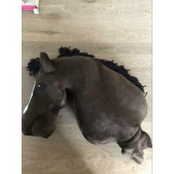 Hobbyhorse, stokpaard. Incl halster, halstertouw en vulling