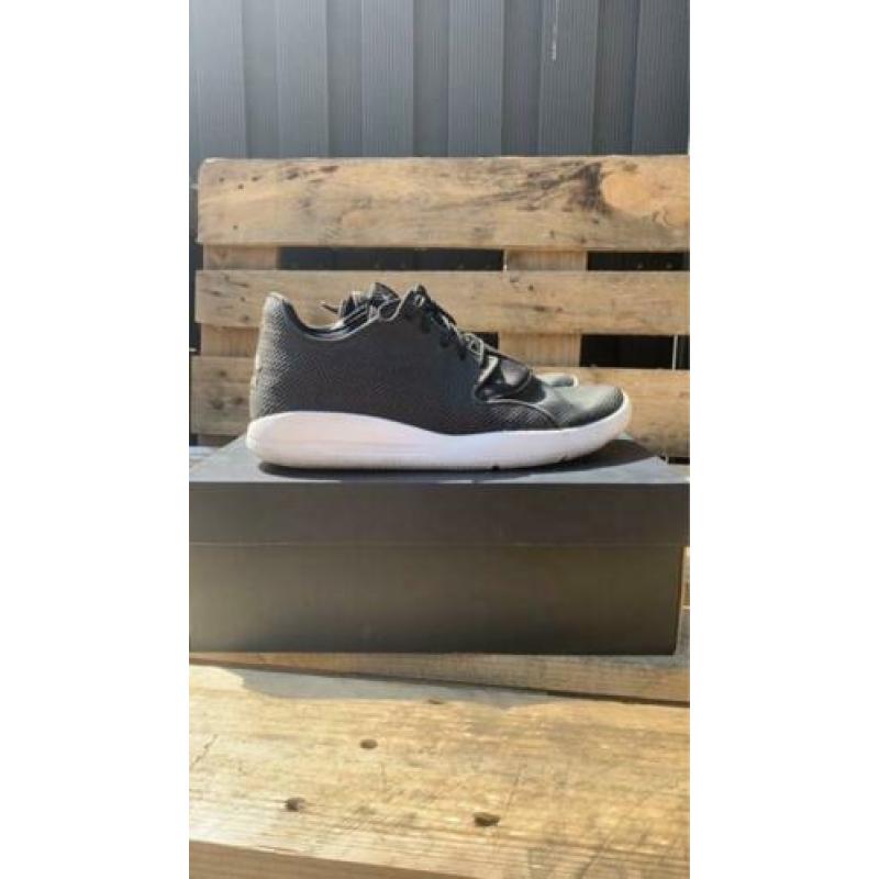 Jordan eclipse, maat 46