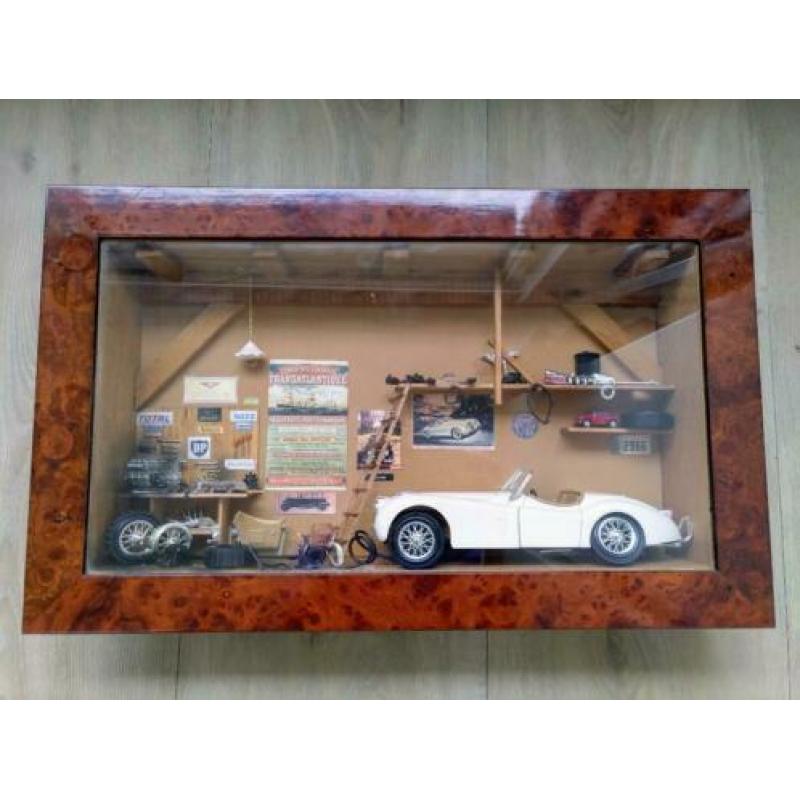 Ferret's miniatuur Jaguar in Mini garage