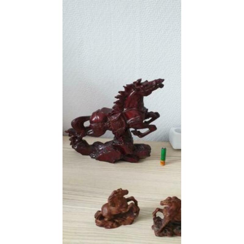 Paardenbeelden in 1 koop