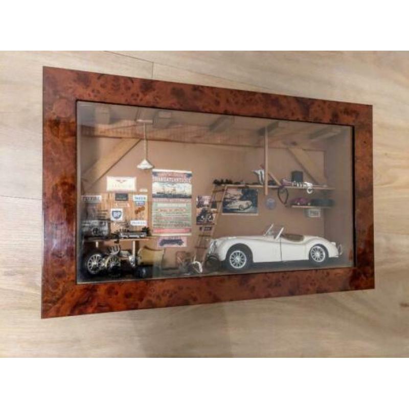 Ferret's miniatuur Jaguar in Mini garage