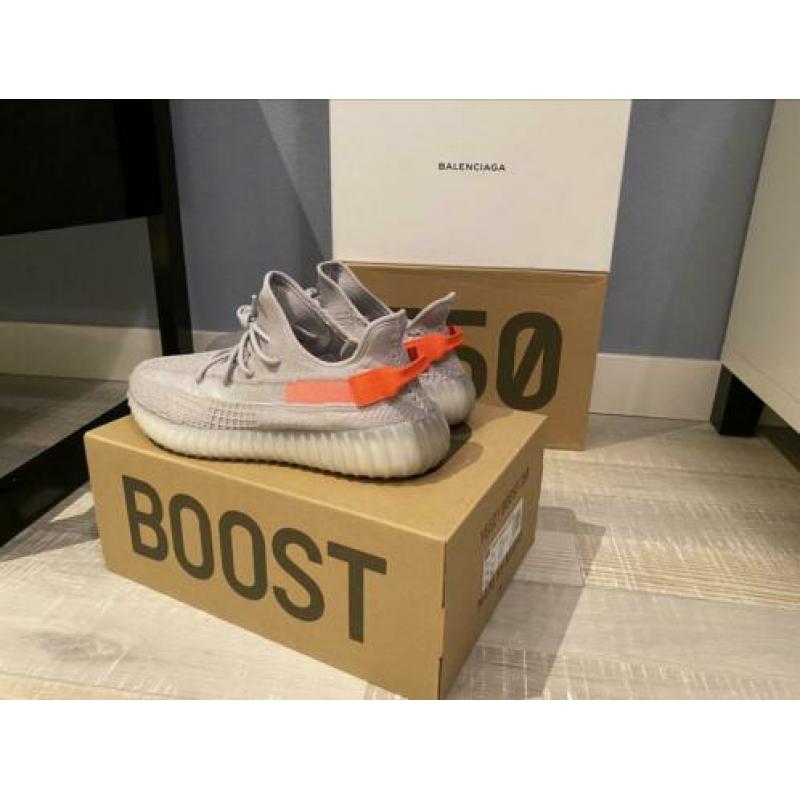 Yeezy Boost 350 V2 Tail Light 46
