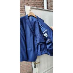 Zeer net blauw pak Van Gils. Maat 48.