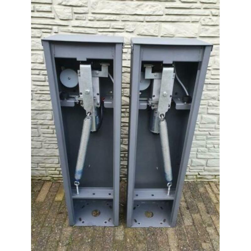 2 Slagbomen met 3 meter arm