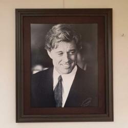 Groot decoratief portrait van Robert Redford, houten lijst,