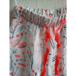 Baby broekje met bloemen, maat 86 Prénatal