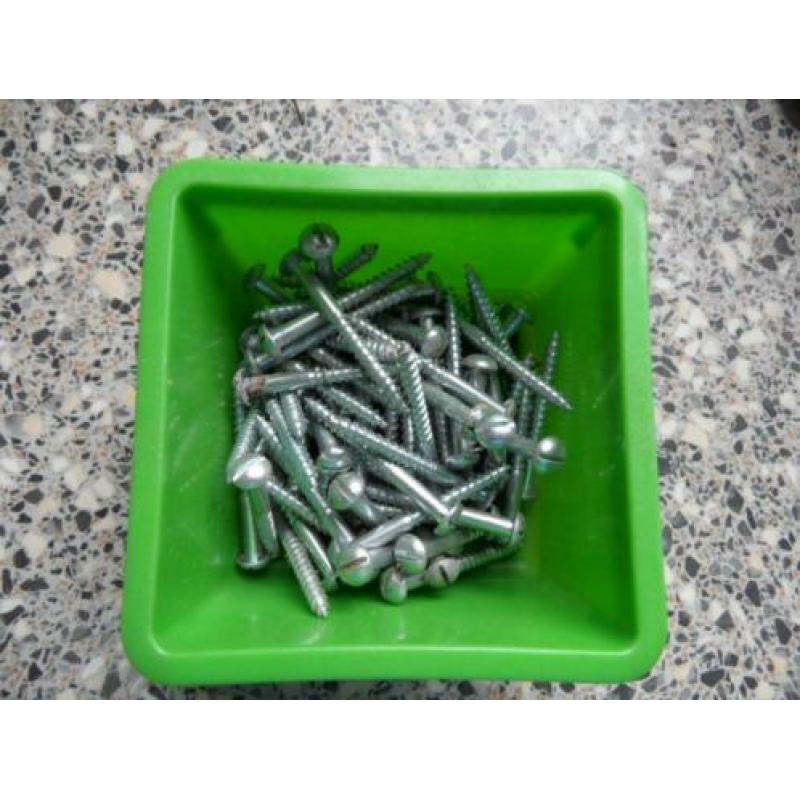 Spijkers en nagels en schroeven