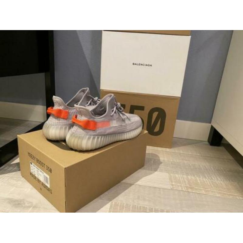 Yeezy Boost 350 V2 Tail Light 46