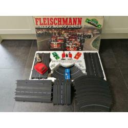 Complete fleischmann racebaan met extra auto en baanstukken
