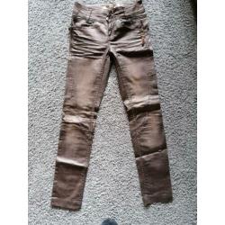 Mooie bruine broek, beetje leren look. Maat 34
