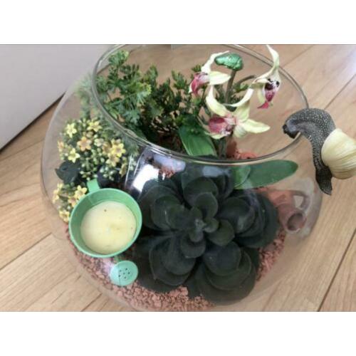 Vissenkom met kunst plantjes