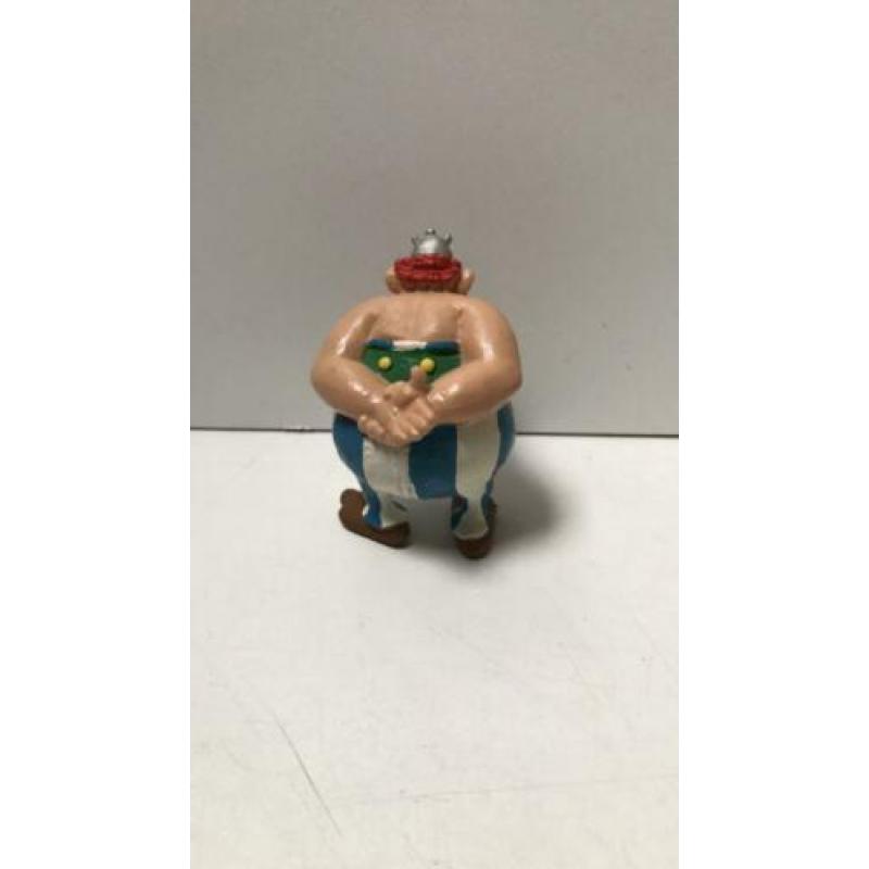 Obelix handen op rug