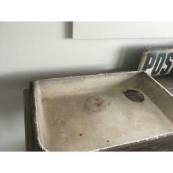Oude gootsteenbak -mistral-