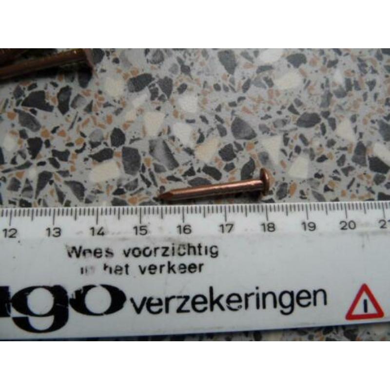 Spijkers en nagels en schroeven