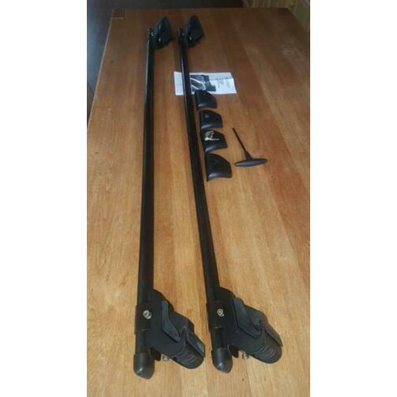 Te Koop Hapro dakkoffer ,eventueel met universele dakdragers
