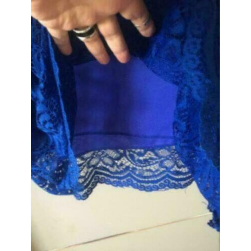 Superr trendy kanten tuniek met trompetmouw mt 48/50