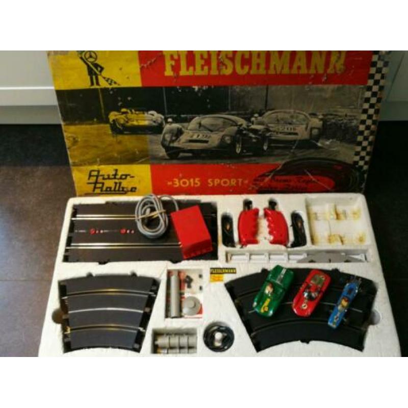 Complete fleischmann racebaan (3015) met extra baanstukken