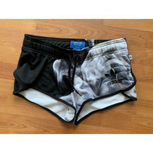 Adidas short helemaal nieuw maat 36 zwart zomer wit