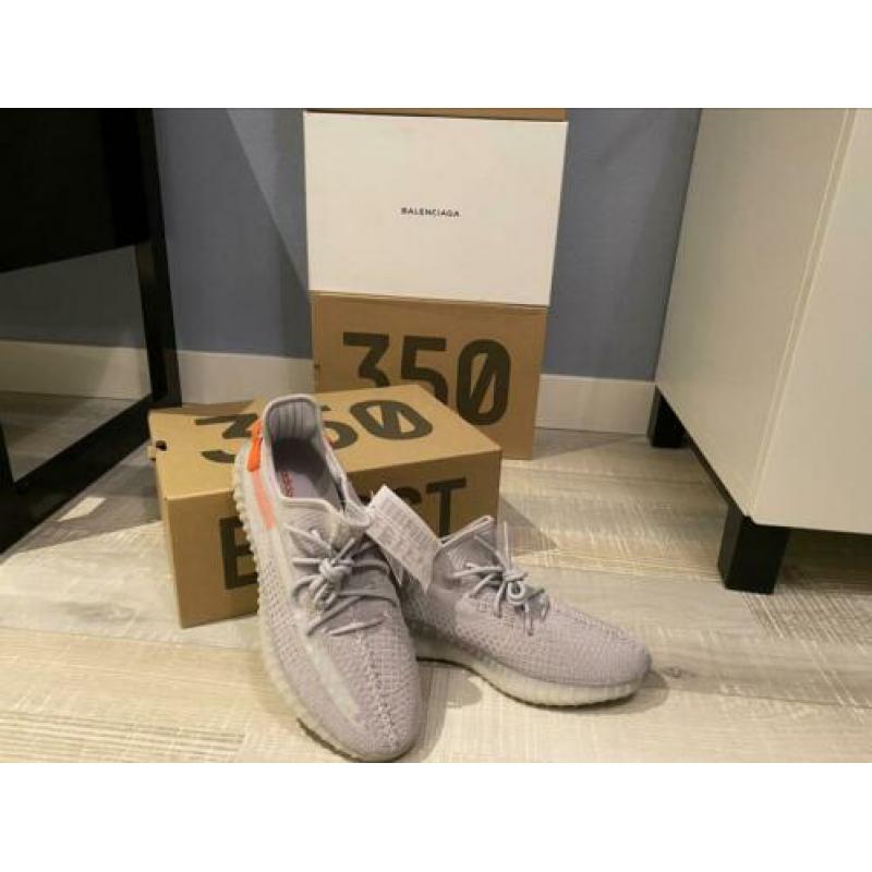 Yeezy Boost 350 V2 Tail Light 46