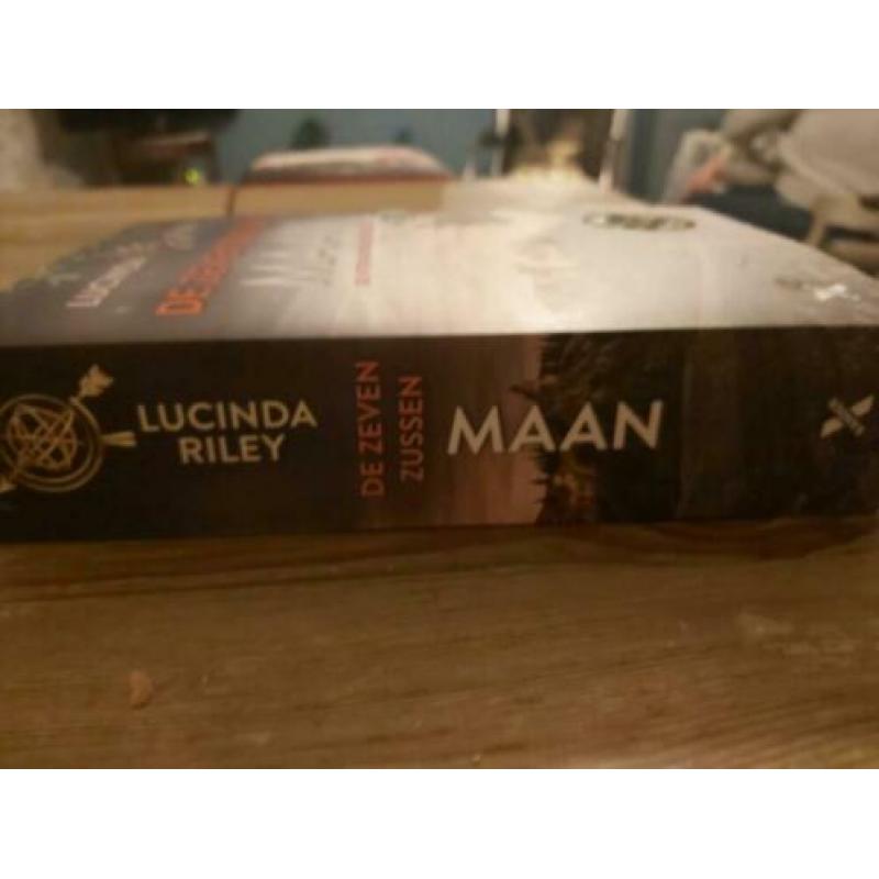 De zeven zussen maan Lucia Riley nieuw boek