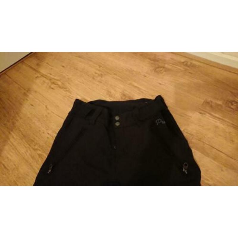 Zo goed als nieuwe protest skibroek