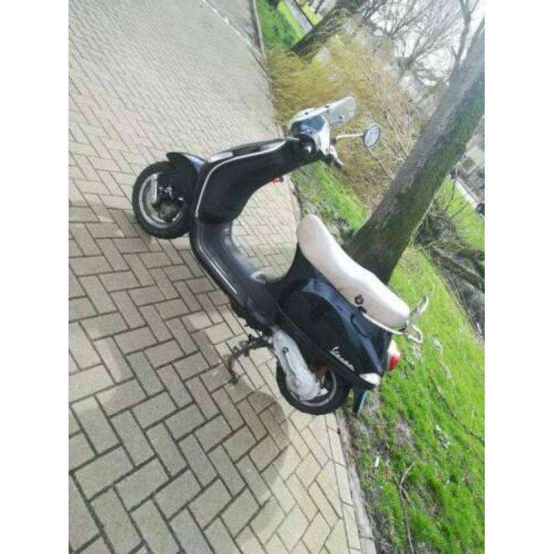 Vespa Blauwkenteken 25 km snorscooter snor