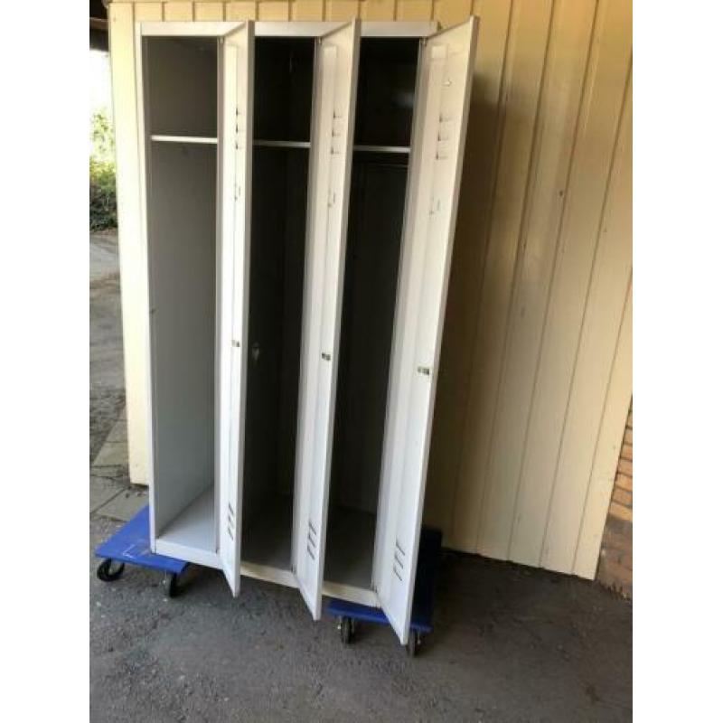 Lockerkast 2x driedeurs lichtgrijs