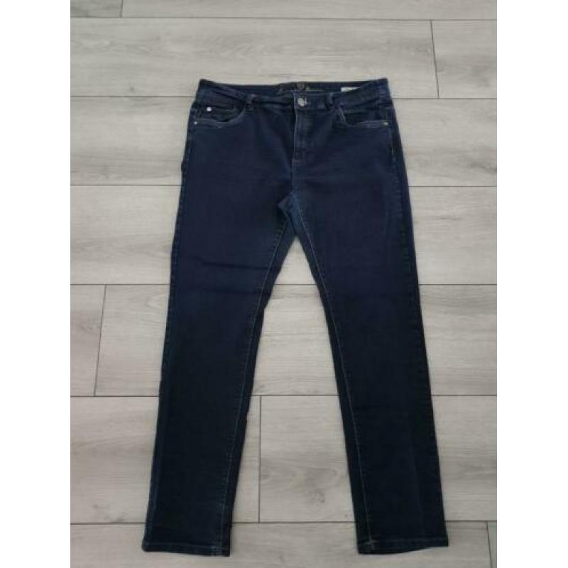spijkerbroek maat 48 M&S mode model Iris