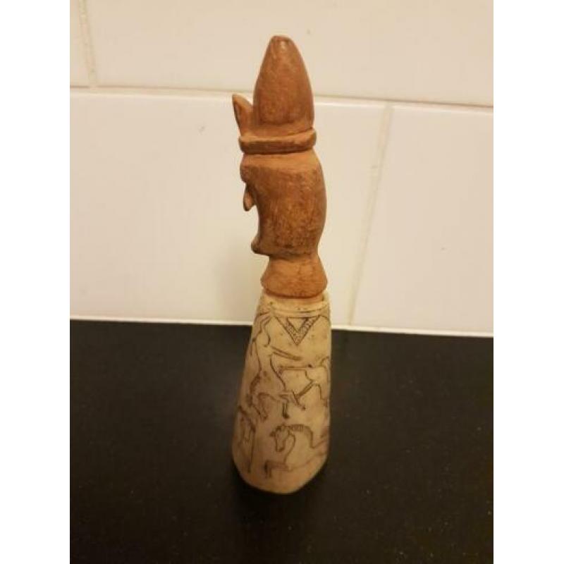 Poppetje van hout en been