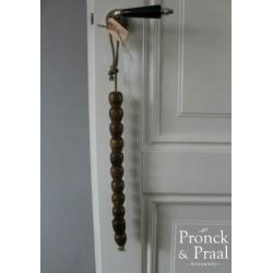 Oud houten ballen aan koord Nr. 1 *Pronck & Praal*