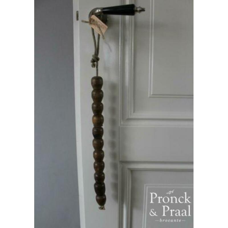 Oud houten ballen aan koord Nr. 1 *Pronck & Praal*