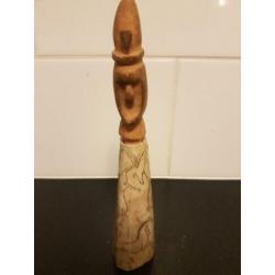 Poppetje van hout en been