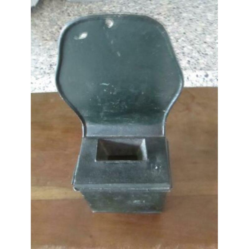 Antieke metalen collecte bus