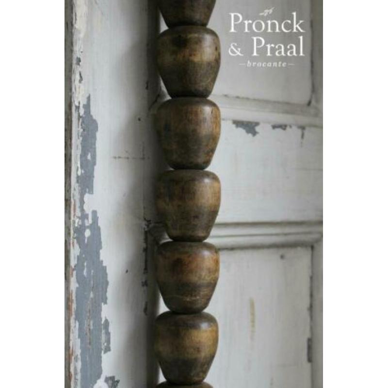 Oud houten ballen aan koord Nr. 1 *Pronck & Praal*