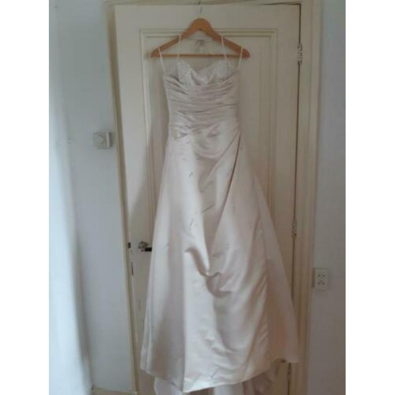 bruidsjurk met sleep (Sisi-jurk) maat 36 / 38 / 40