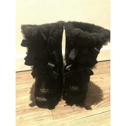 Zwarte Uggs maat 38 met strikjes