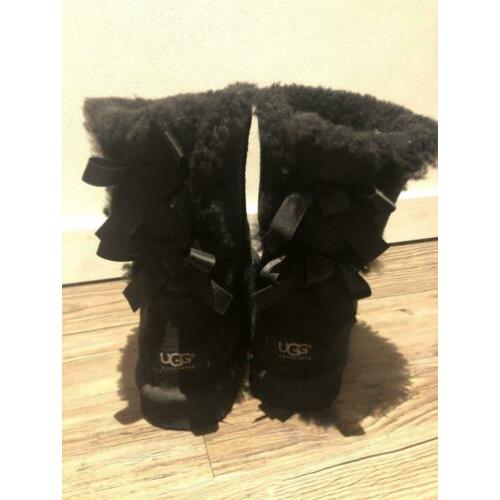 Zwarte Uggs maat 38 met strikjes