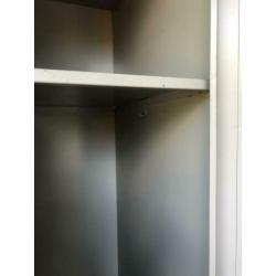 Lockerkast 2x driedeurs lichtgrijs