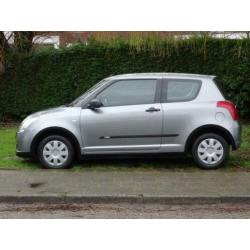Suzuki Swift 1.3 met Parrot Radio Nette Auto