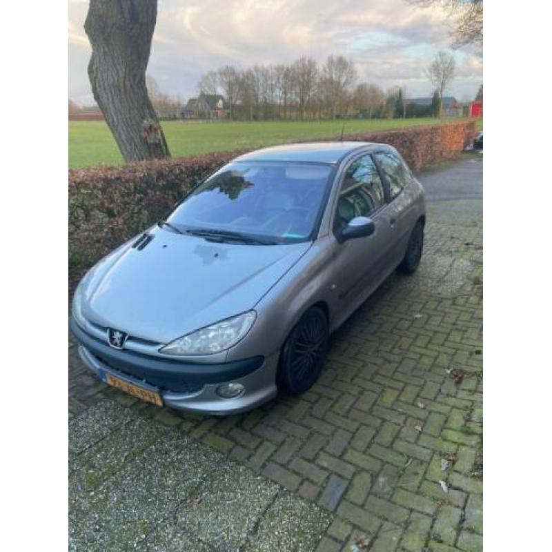 Peugeot 206 1.6 16V Gentry 3D 2002 Grijs