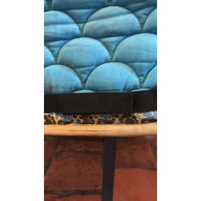 Leuk aqua-blauw dressuurdekje+geborduurde rand, maat full